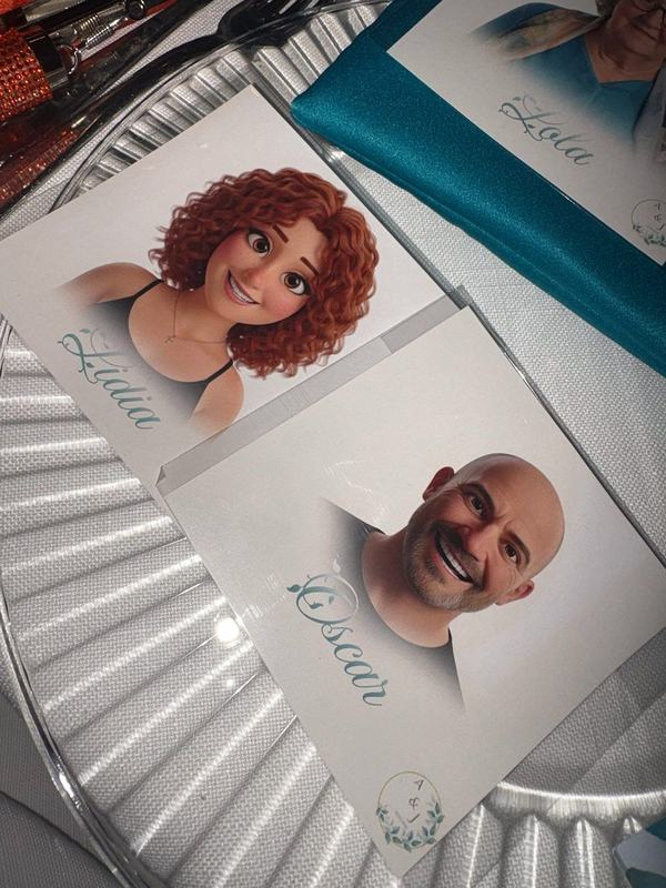 Ilustraciones personalizadas de los invitados Lidia y Oscar en la mesa de la boda de Jordi y Alexia