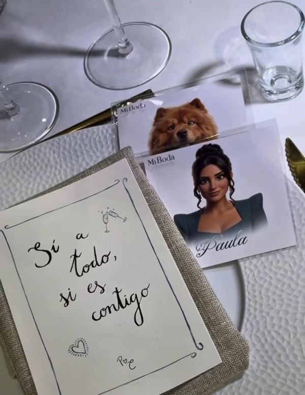 Ilustración personalizada de la invitada Paula colocada como sitio de mesa en una boda