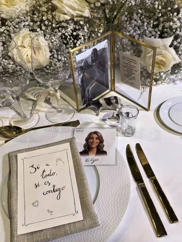 Ilustración personalizada de la invitada Olga colocada en la mesa de la boda